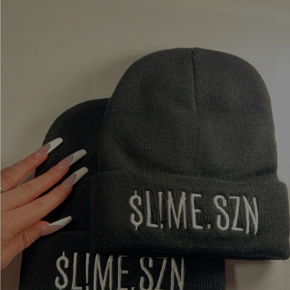 Black Beanie - Picture 2 of 4